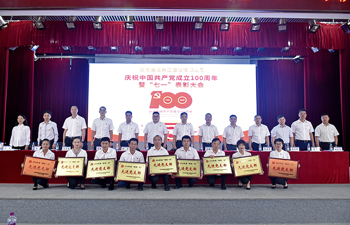 党支部合影小.jpg