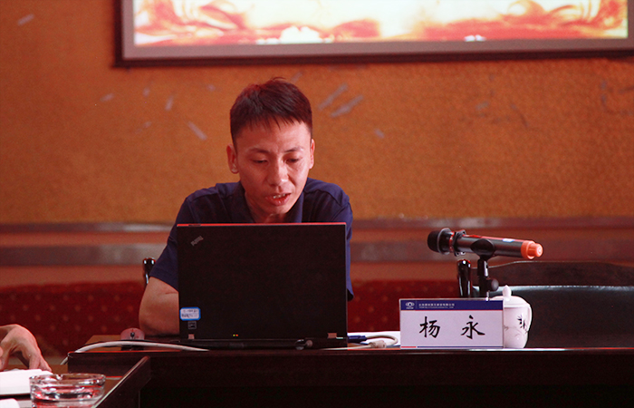杨永讲党课（小图）.jpg