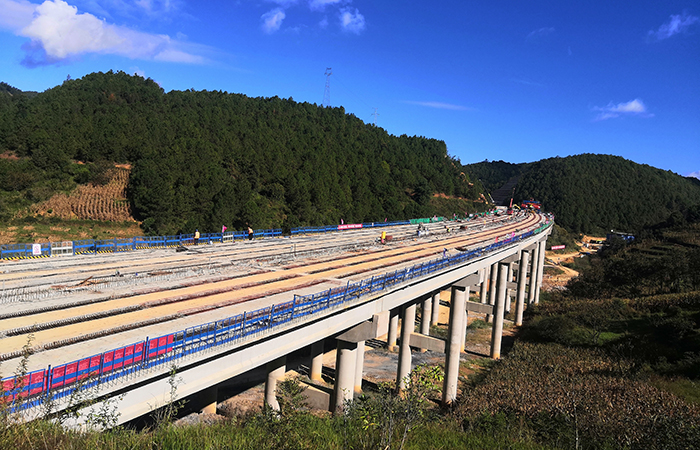 五福2号大桥进入T梁吊装阶段 xiao.jpg