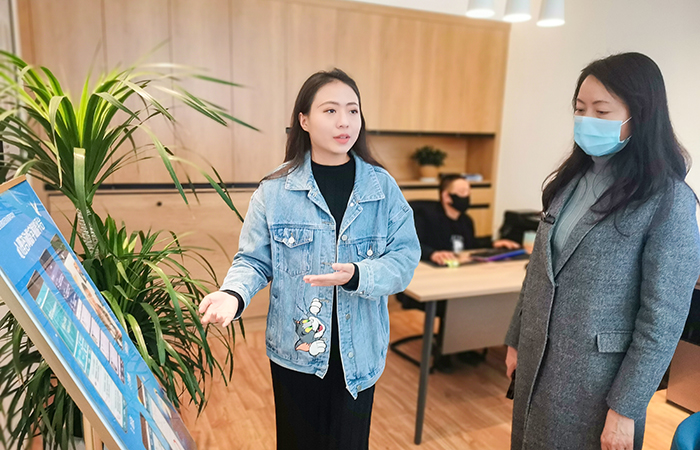 （小图）解说员介绍1.jpg