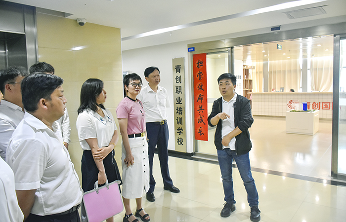 凤书记 小图.jpg